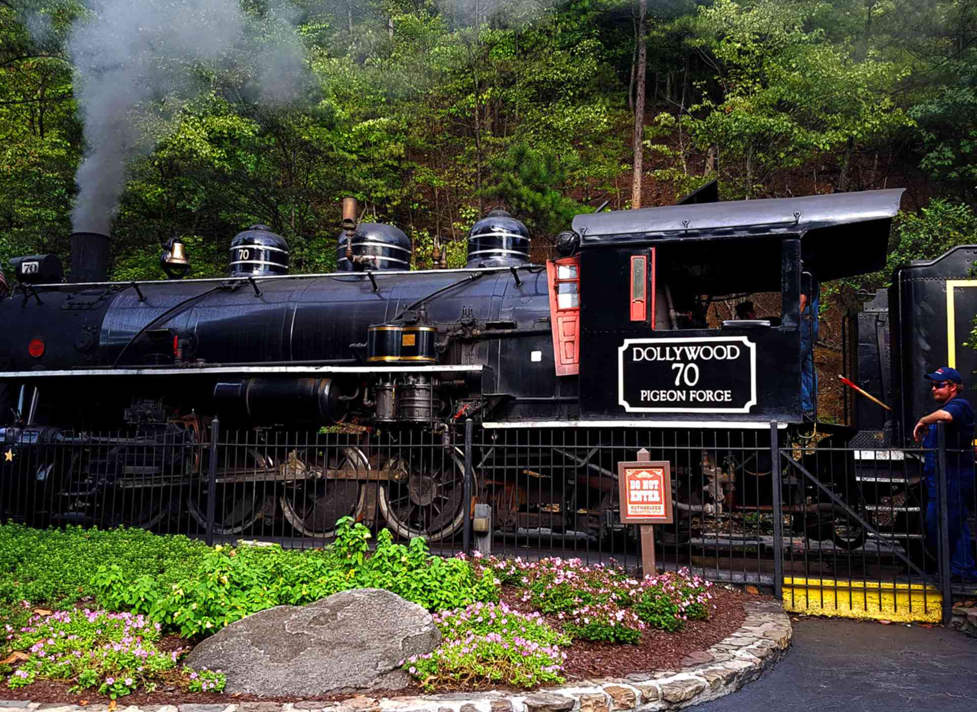 Dollywood Express Transport Ride at Dollywood Parkz Theme Parks