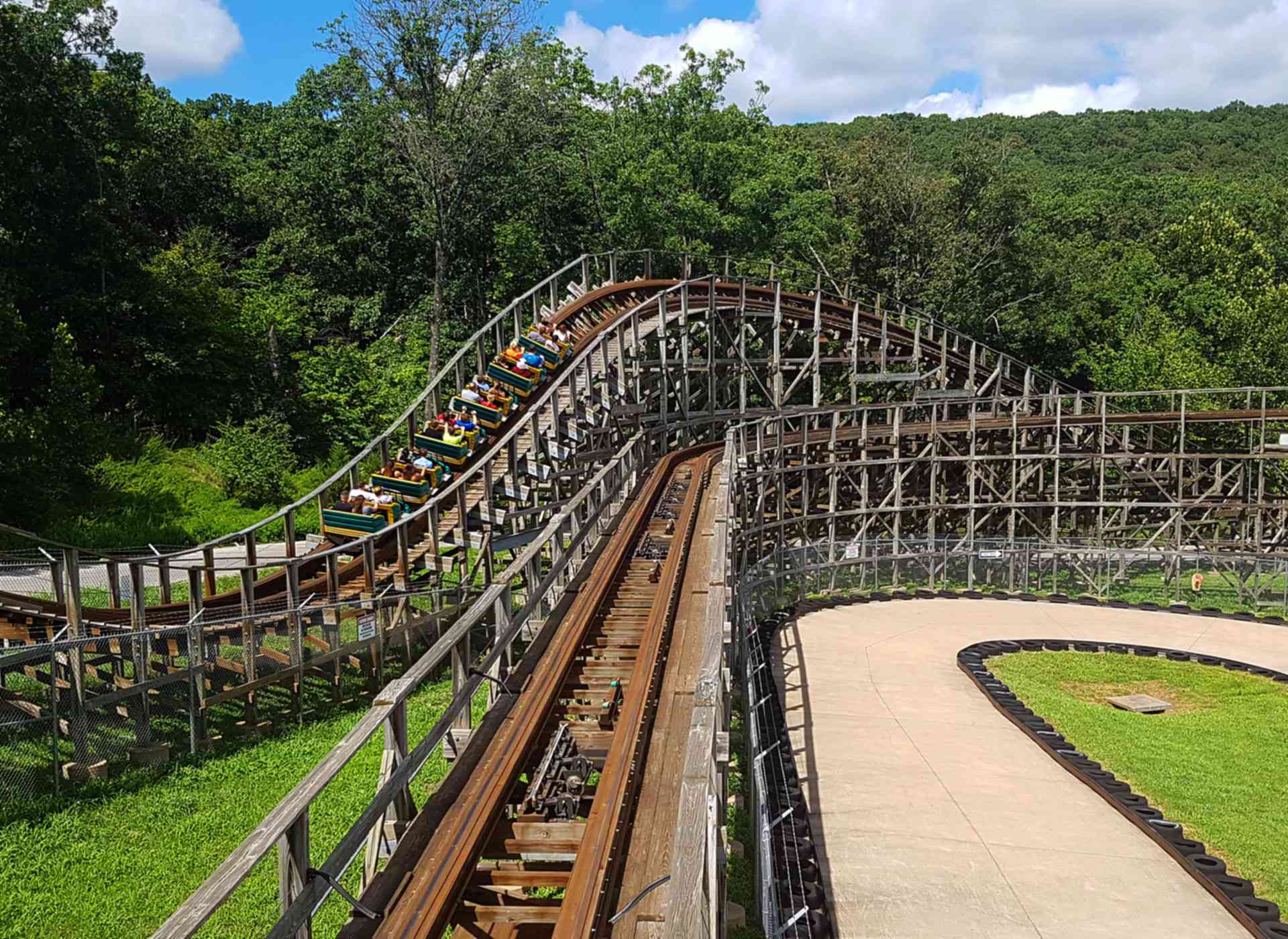 Boss Roller Coaster at Six Flags St. Louis Parkz Theme Parks