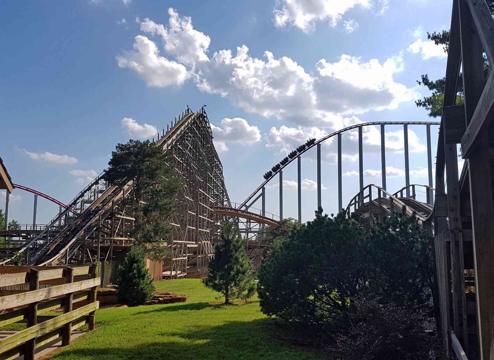 Timber Wolf | Roller Coaster at Worlds Of Fun | Parkz - Theme Parks