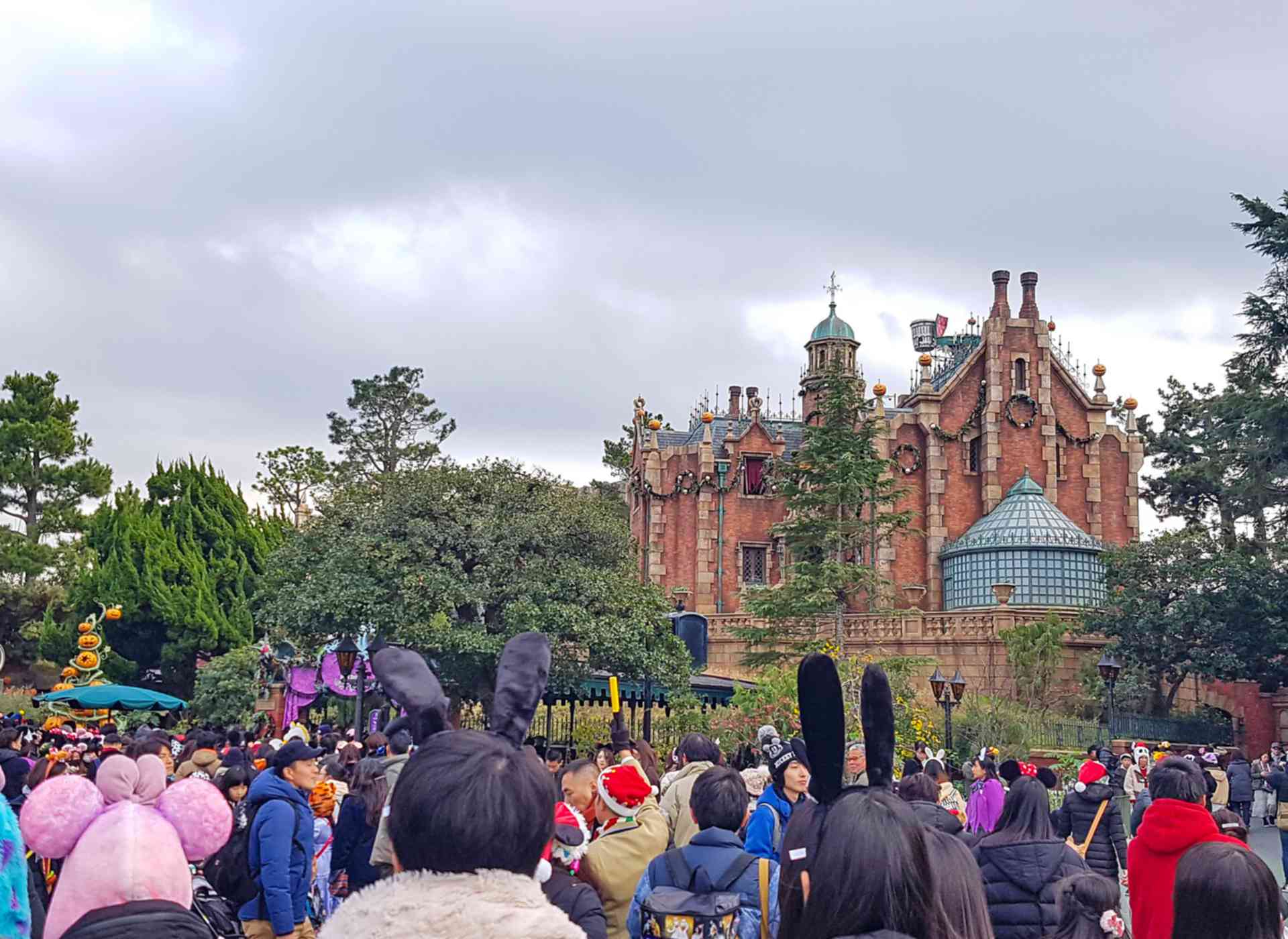 Haunted Mansion Dark Ride At Tokyo Disneyland Parkz Theme Parks 