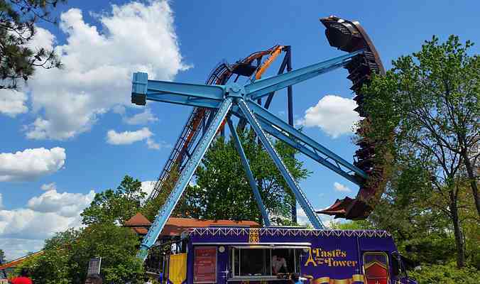 Berserker | Flat Ride at Kings Dominion | Parkz - Theme Parks