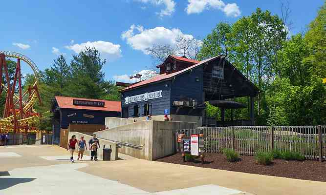 Renegade Rapids | Water Ride at Six Flags America | Parkz - Theme Parks