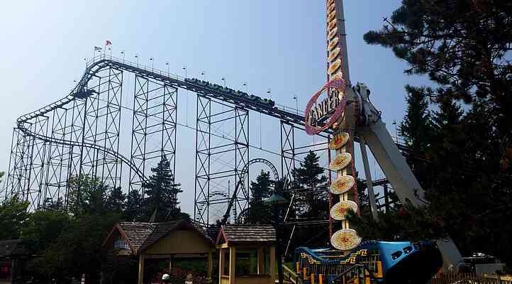 Viper Roller Coaster at Darien Lake Amusement Park Parkz