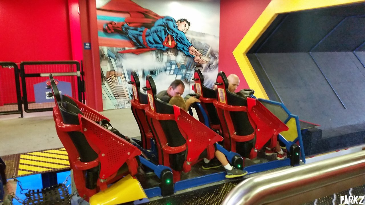 Superman Ultimate Flight | Parkz - Theme Parks