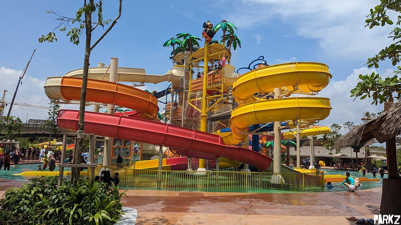 Treasure Tower | Family Attraction · Play Area at SplashMania Water ...